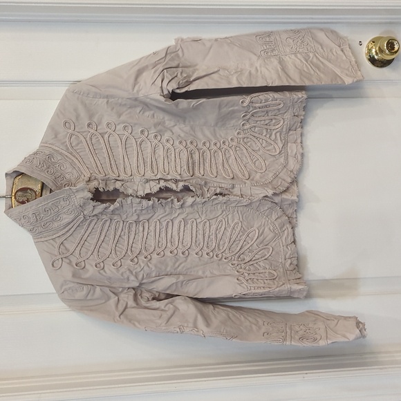 Incredible Statement Piece Jacket - Picture 2 of 10